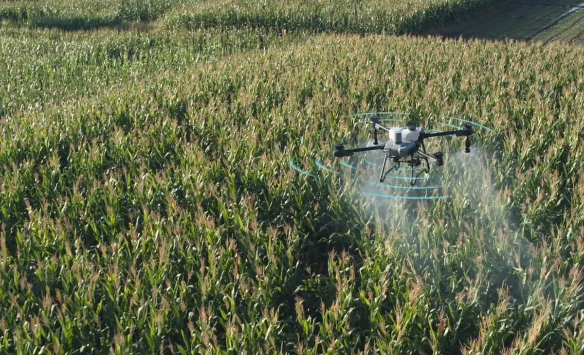 ag-drone-spraying